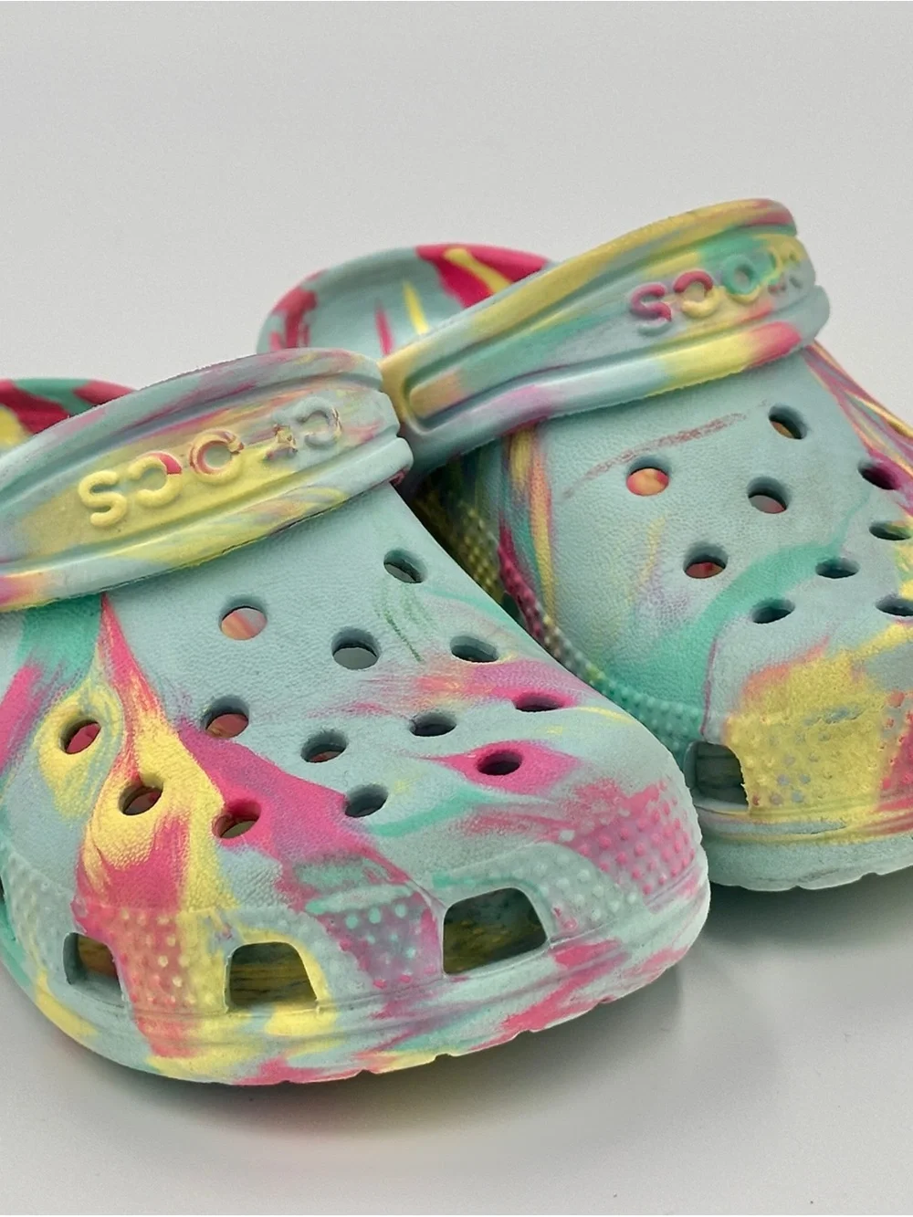 Toddler 8 (Girl or Boy) Tie-Dye CROCS 🐊 Sandals - Pastel Multicolor
